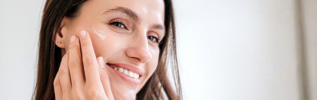 Visage femme crème hydratante bio