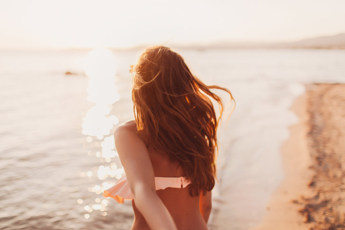 Comment protéger ses cheveux du soleil en été ? Nos conseils